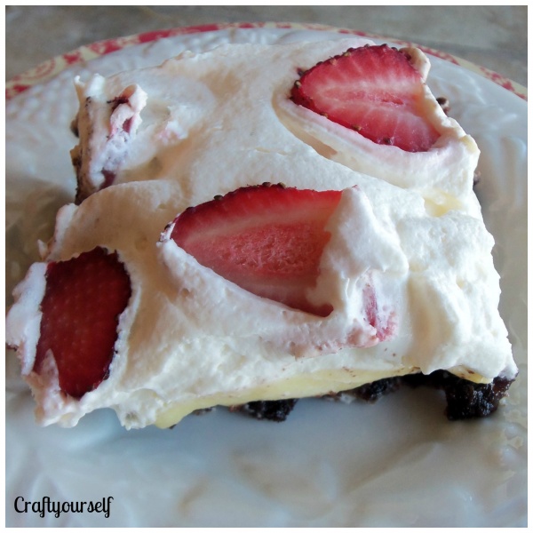 Brownie split dessert