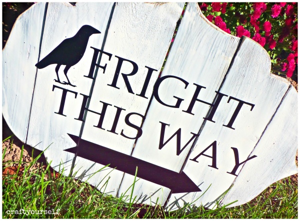 fright-this-way-close-up