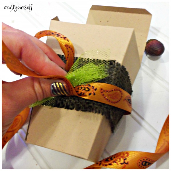 easy-thanksgiving-boxes-orange-ribbon