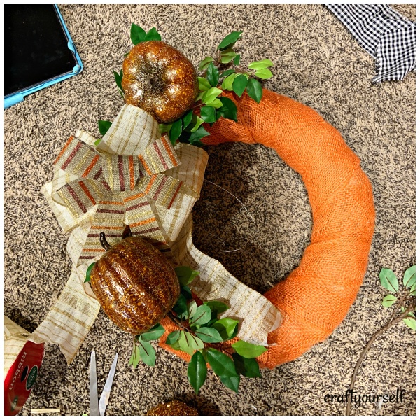 pumpkin wreath assemble